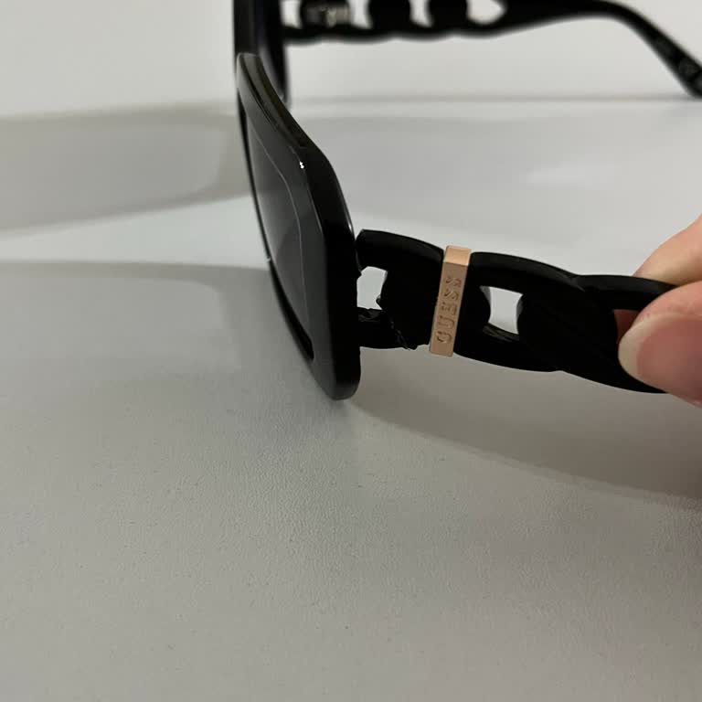 Guess Güneş Gözlüğünün Sapı Kutu İçinde Kırıldı, Boyner Ve Filiz Optik Aksesuar'dan Garanti Talebi