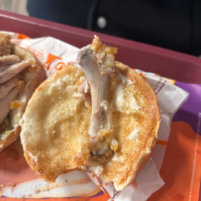 Kemiksiz Dediği Burgerde Büyük Kemik Parçası: Popeyes Alsancak Şikayeti
