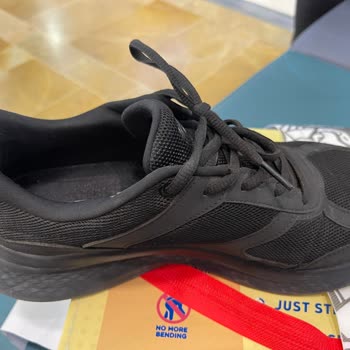 Ayıplı Skechers Ayakkabısının Üç Ayda Dikiş Atması Ve Müşteri Hizmetlerinin Çözüm Sunmaması