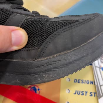 Ayıplı Skechers Ayakkabısının Üç Ayda Dikiş Atması Ve Müşteri Hizmetlerinin Çözüm Sunmaması