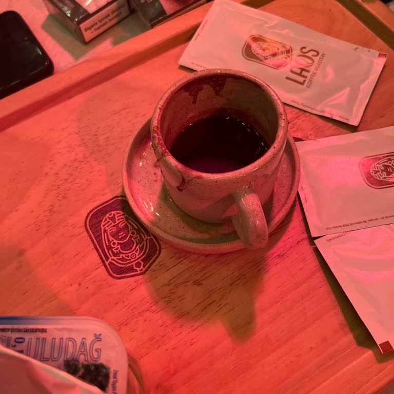 Bursa'da Laos Coffee Roastery'de Uzun Bekleme, Yanlış Kahve Ve Personel İlgisizliği