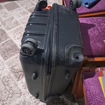 Ajet Uçuşunda Kırılan Valiz İçin Yeni Bavul Ve Açıklama Talebi