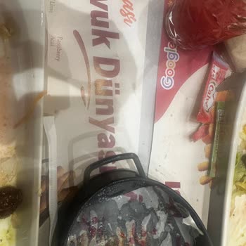 Tavuk Dünyası Park Afyon Şubesinde Temizlenmemiş Tabak Ve Özürsüz Hizmet