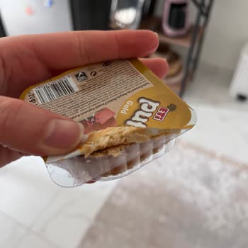 Metro Market’ten Aldığım Eti Browni Gold Kolisinde Açık Ve Bayat Ürünler