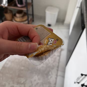 Metro Market’ten Aldığım Eti Browni Gold Kolisinde Açık Ve Bayat Ürünler
