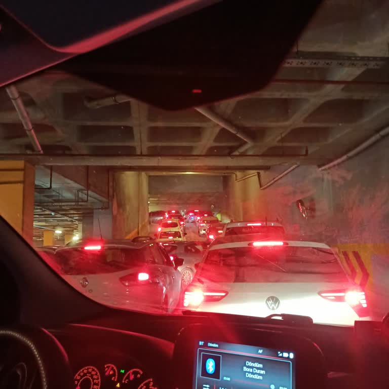 Sarı Otoparkta Güvenlik Eksikliği Nedeniyle Yarım Saatten Fazla Bekleme