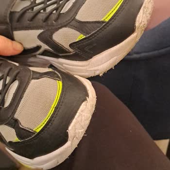 Fila Marka 35 Numara Ayakkabıda Açılan Ön Kısım Ve Uç Yıpranması