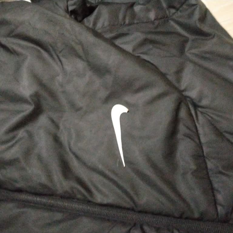 Nike Montunun Logo Soyulması Ve Mağaza Tarafından Kabul Edilmemesi