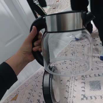 Kısa Sürede Kırılan Kettle’ın Alt Kısmı Çıktı, Elektrik Çarpma Riski Ve Güvenlik Sorunu