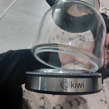 Kısa Sürede Kırılan Kettle’ın Alt Kısmı Çıktı, Elektrik Çarpma Riski Ve Güvenlik Sorunu