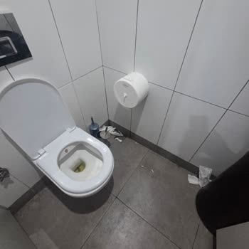 Starbucks Kordon Alsancak Şubesinde Kirli Tuvalet Ve Hijyen Sorunu