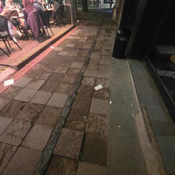Starbucks Kordon Alsancak Şubesinde Kirli Tuvalet Ve Hijyen Sorunu