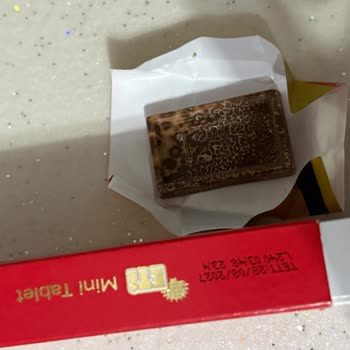 Migros’ta Satılan Eti Mini Tablet Çikolatanın Son Tüketim Tarihi Geçmiş Olması Ve Bozulmuş Görünümü