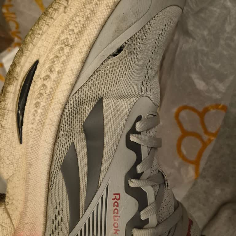 Reebok Ayakkabımın Ön Yan Yırtığı Garanti Kapsamında Tüketici Hatası Olarak Reddedildi