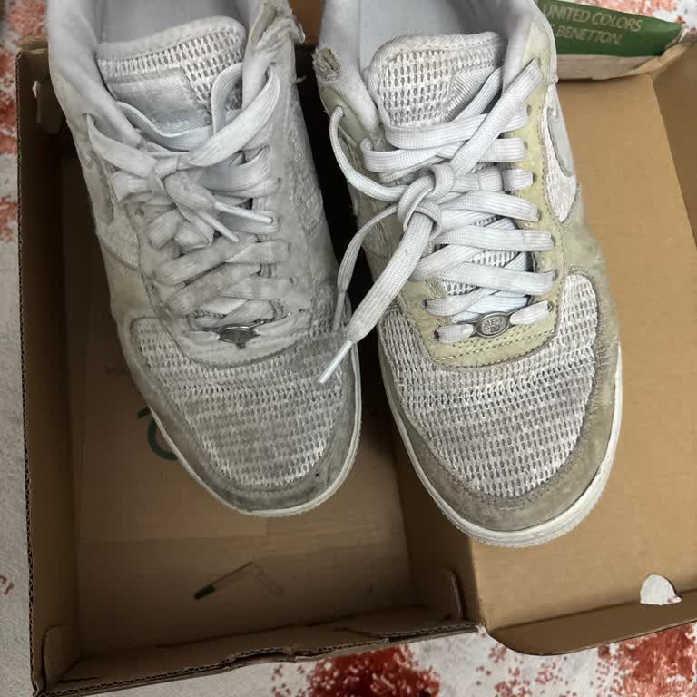 Nike Beyaz Spor Ayakkabısının Kısa Sürede Aşırı Yıpranması Ve Üretim Hatası İddiası