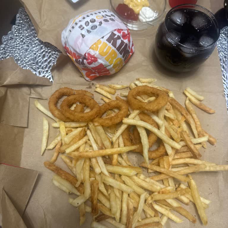 Burger King Siparişinde Gecikme, Buz Gibi Yemek Ve Ilık Kola Şikayeti
