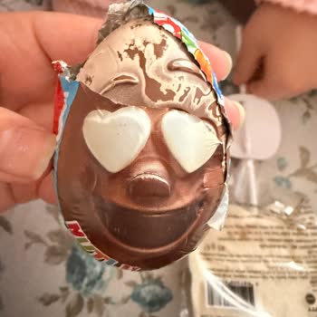 Ozmo Çikolata Yumurtasında Bayat Çikolata Ve Kalitesiz Oyuncak
