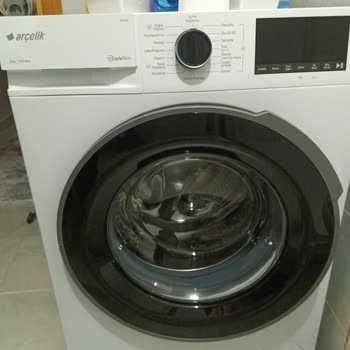 Arçelik Teşhir Çamaşır Makinesi Çamaşırları Yırtıyor Ve Gürültüyle Bina Sallar