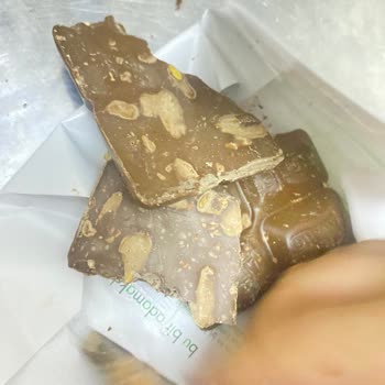 Nestle Sütlü Fındıklı Çikolatanın Kırık Ve Renk Sorunu