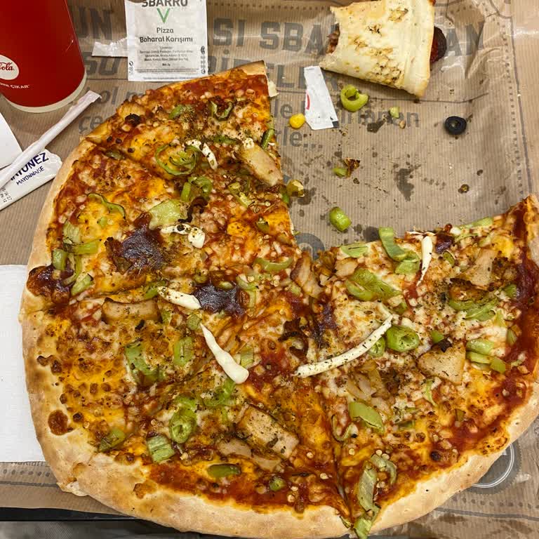 Sbarro Şubesinde BBQ Soslu Tavuklu Pizza Üzerinde Tavuk Ve Sos Olmadan Teslim Edildi