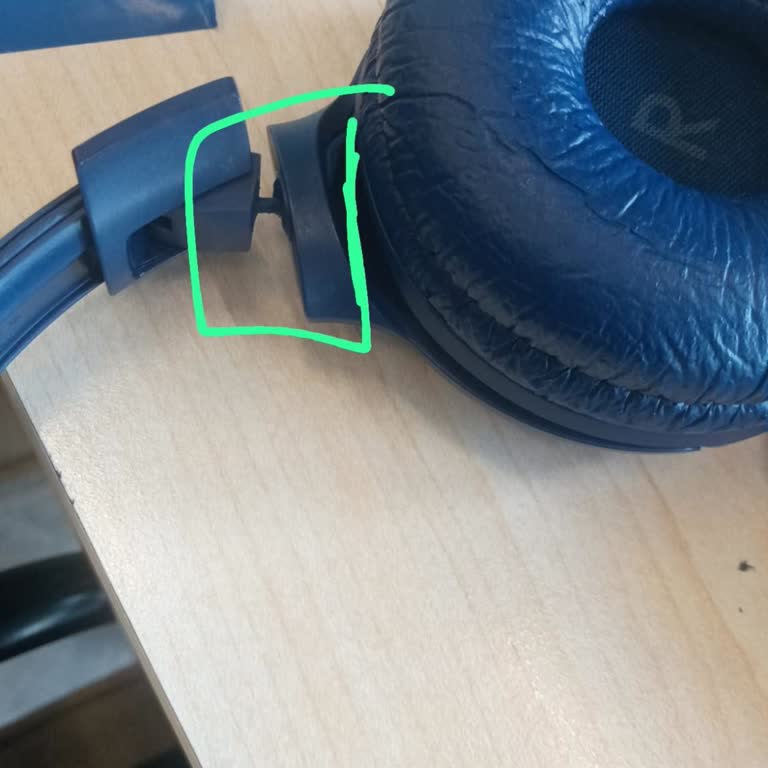 JBL Tune 570BT Kulaklıkta Bağlantı Bölgesi Kırıldı Ve Garanti Kapsamında Onarım Talebi