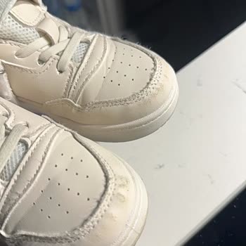 Deichmann Bursa Mağazasından Bench Ayakkabısının Hızlı Deformasyonu