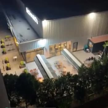 McDonald's Gece Geç Saatte Yüksek Sesle Müzik