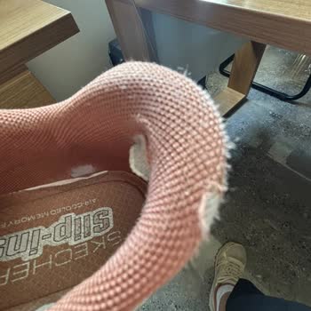 Skechers Hillcrest Ayakkabısında Arka Topuk Yırtılması Ve Değişim Talebi