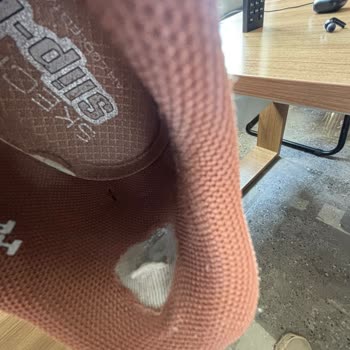 Skechers Hillcrest Ayakkabısında Arka Topuk Yırtılması Ve Değişim Talebi