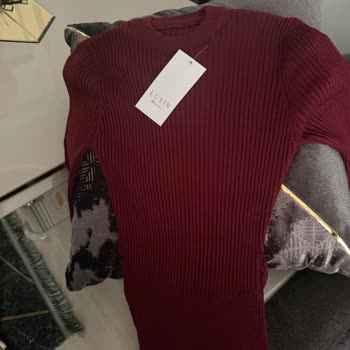 Lusin Sigara Kokulu Ve Kalitesiz Elbiseler İçin Ek Kargo Ücreti Talebi Reddedildi
