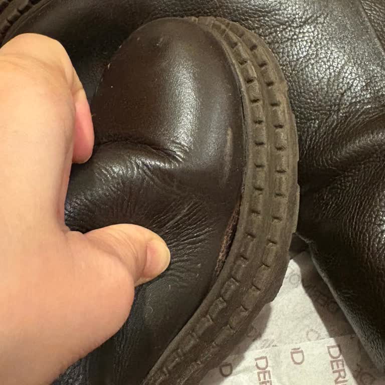 Yan Tarafı Açılan Derimod Bot İçin Kalite Şikayeti Ve Değişim Talebi