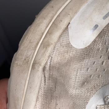 Kısa Sürede Yırtılan Skechers Yürüyüş Ayakkabısı İçin Sorumluluk Reddi