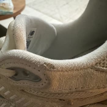 New Balance Ayakkabısında Üretim Hatası Ve Cevapsız Mağaza İletişimi