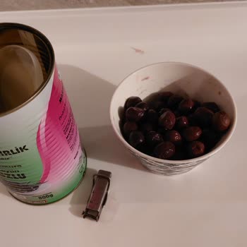 Birlik Siyah Zeytin Konservesinde Metal Parça Bulunması