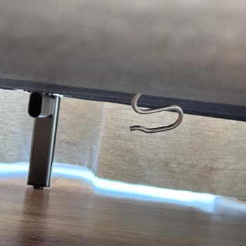 Enza Home Mağazasından Köşe Takımı Altından Çıkan Tel: Güvenlik Riski Ve Cevapsız İletişim