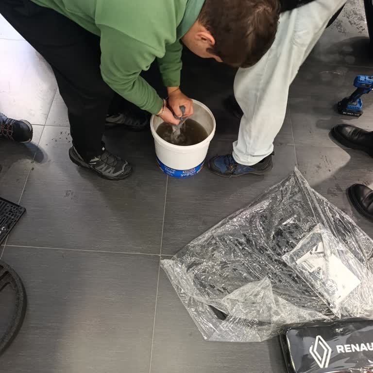 Yeni Renault Duster'da Bagajda Su Ve Çalışanların İlgisiz Yaklaşımı