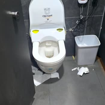Kadoil Özaltındağ Grup İstasyonunda Kadın Tuvaleti Kirli Ve Bakımsız