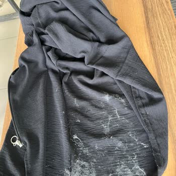 Outlet Halı Deposu'nda Fare Yapışkanı Nedeniyle Ferace Hasarı Ve Kaba Personel Tutumu