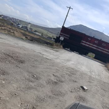 Karayolları Genel Müdürlüğü Tatvan Karşıyaka Mahallesindeki Çukurlu Yol Araçlara Zarar Veriyor!