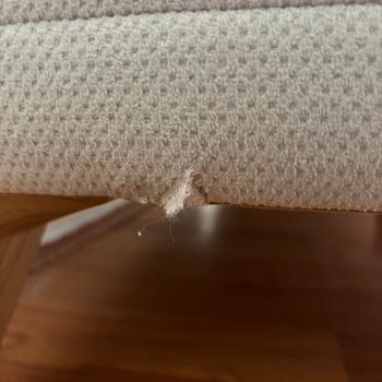 Yırtık Koltuk İçin Değişim Sözü Verildi, İki Ay Geçmesine Rağmen Çözüm Yok