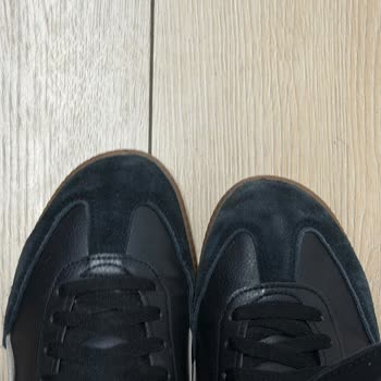 In Street Mağazasındaki Puma Kadın Spor Ayakkabısında Yağmur Sonrası Boya Sızıntısı Ve Renk Değişimi
