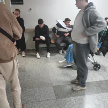 Ortopedi Polikliniğinde Doktorun Odada Olmaması Hastaları Bir Saat Bekletti