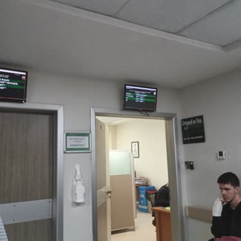Ortopedi Polikliniğinde Doktorun Odada Olmaması Hastaları Bir Saat Bekletti