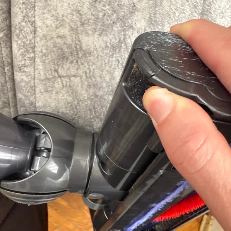 Dyson Süpürge Başlığı Tekrar Kırıldı Ve Ücretsiz Değişim Talebi
