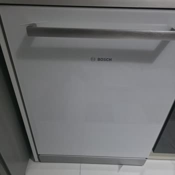 Bosch Bulaşık Makinesinde Ön Cam Çatlağı, Ücretsiz Tam Değişim Talebi
