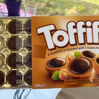 BİM Alanya Kestel’de Bayat Görünen Toffifee Çikolatası Üzerindeki Kabarcıklar Ve Tat Sorunu