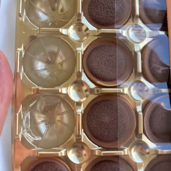 BİM Alanya Kestel’de Bayat Görünen Toffifee Çikolatası Üzerindeki Kabarcıklar Ve Tat Sorunu