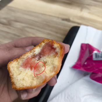 Eti Topkek İçinde Kıl Benzeri Yabancı Madde