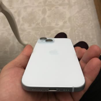 Garanti Kapsamındaki İPhone 15 Batarya Şişmesi Hakkında Haksız Kasa Hasarı Ücreti Talebi