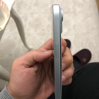 Garanti Kapsamındaki İPhone 15 Batarya Şişmesi Hakkında Haksız Kasa Hasarı Ücreti Talebi